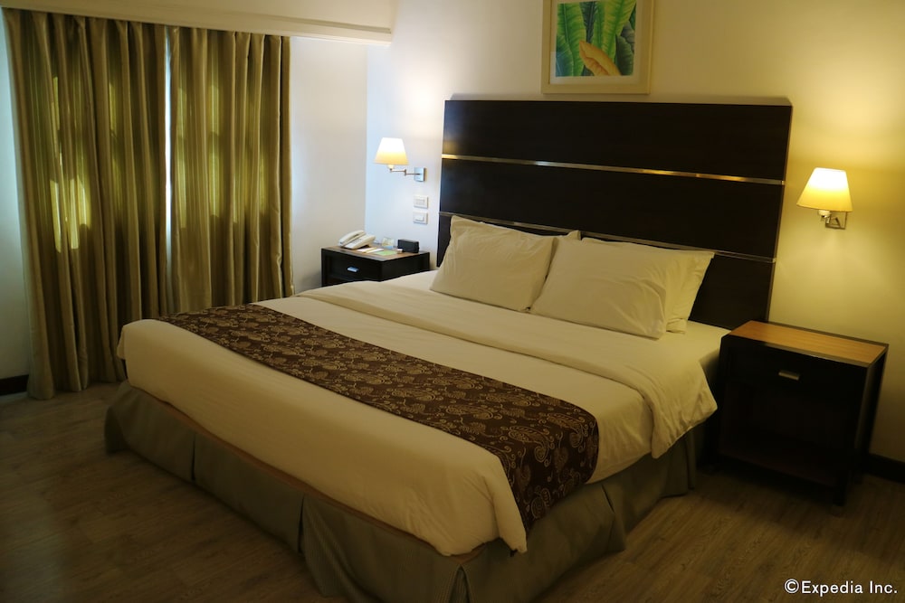 Suite, 1 King Bed, Non Smoking photo 3