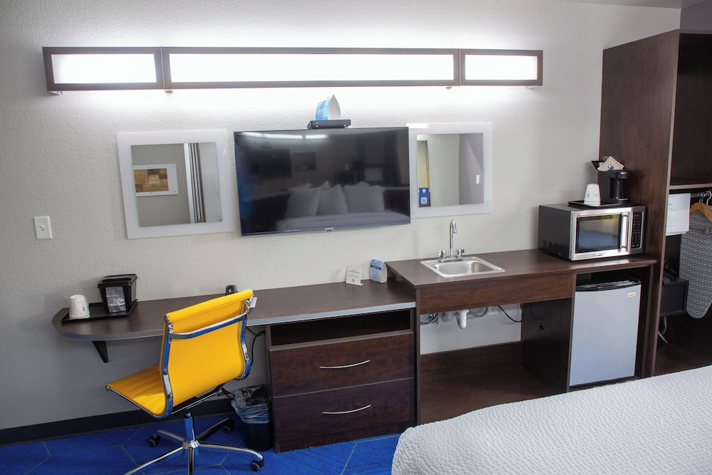 Suite, Accessible - Photo 3