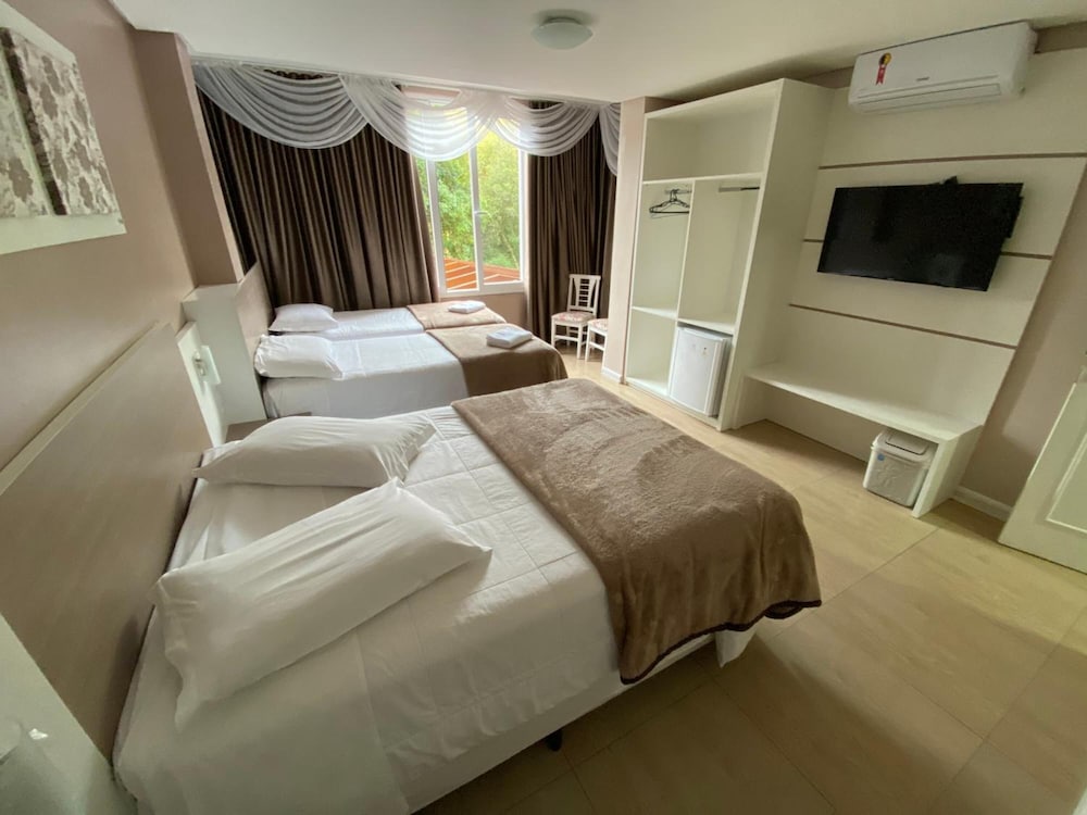 Luxury Quadruple Room, 1 Bedroom, Private Bathroom photo 2