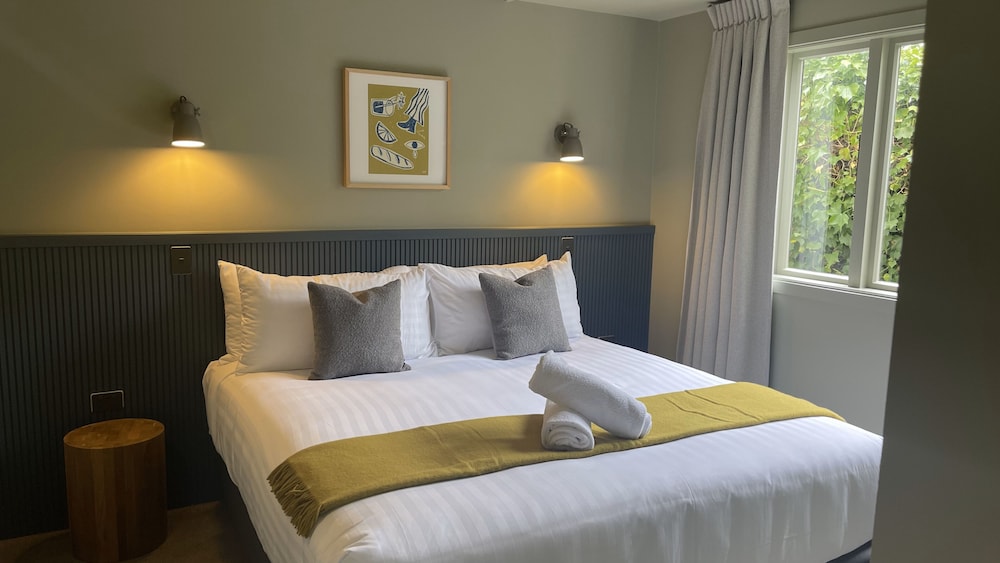 Deluxe Twin Room, 1 Bedroom, Kitchenette, Ground Floor photo 2