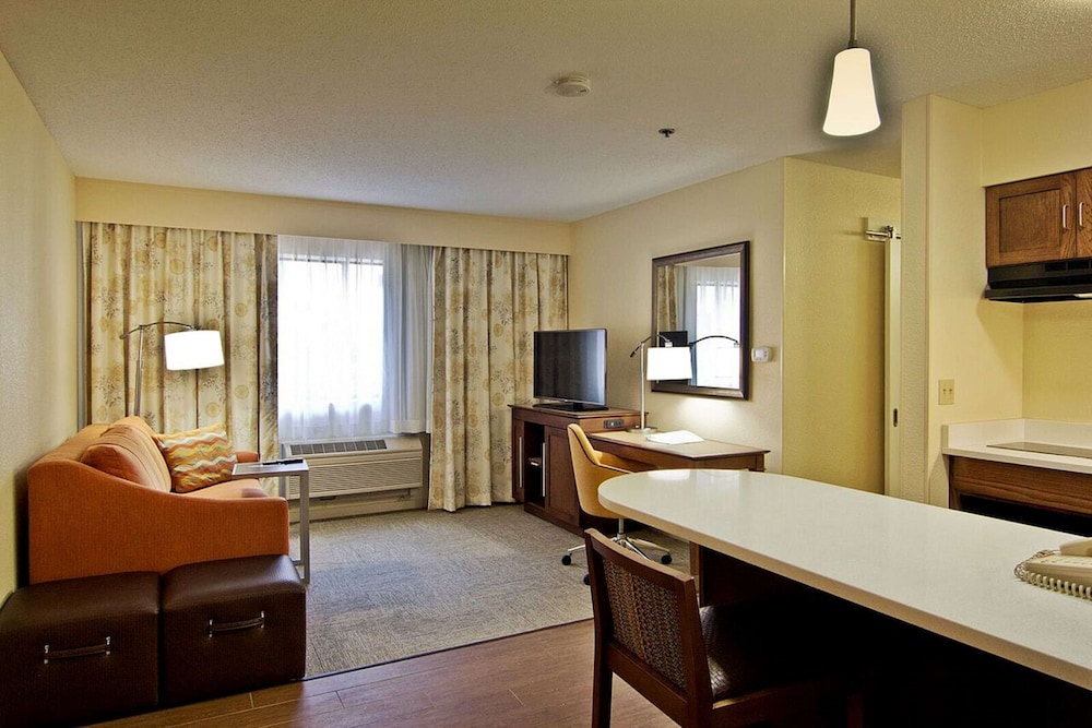 Suite, 1 King Bed, Accessible, Kitchen (Hearing, Tub/Shower Combo) - Photo 6