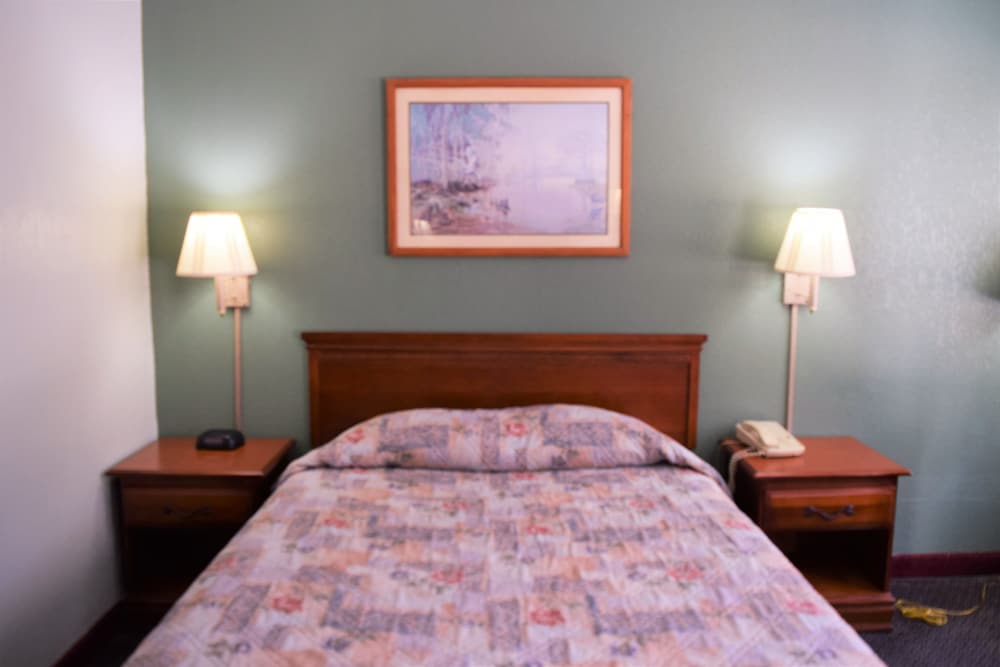 Standard Room, 1 Queen Bed - Photo 2