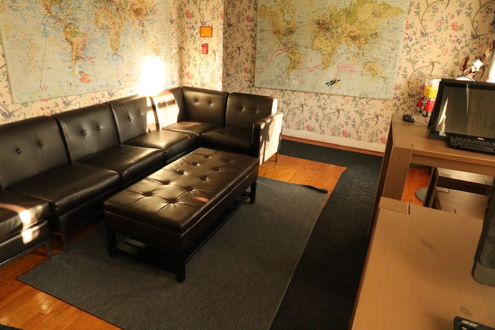 Shared Dormitory, Mixed Dorm, Private Bathroom (4 Person Mixed Dorm) photo 3