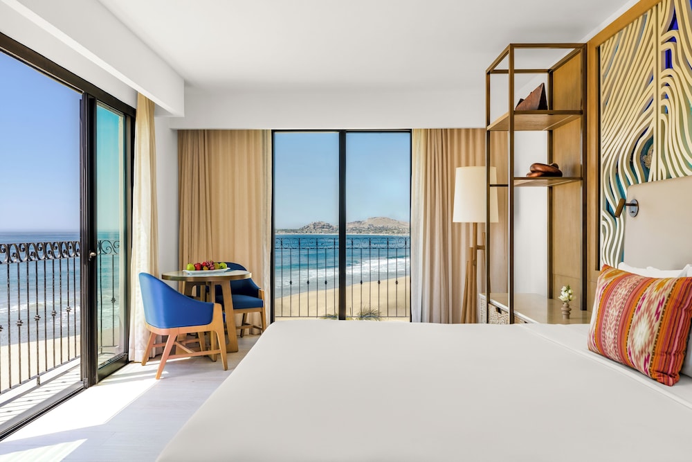 Deluxe Room, 1 King Bed (Master Ocean Front)