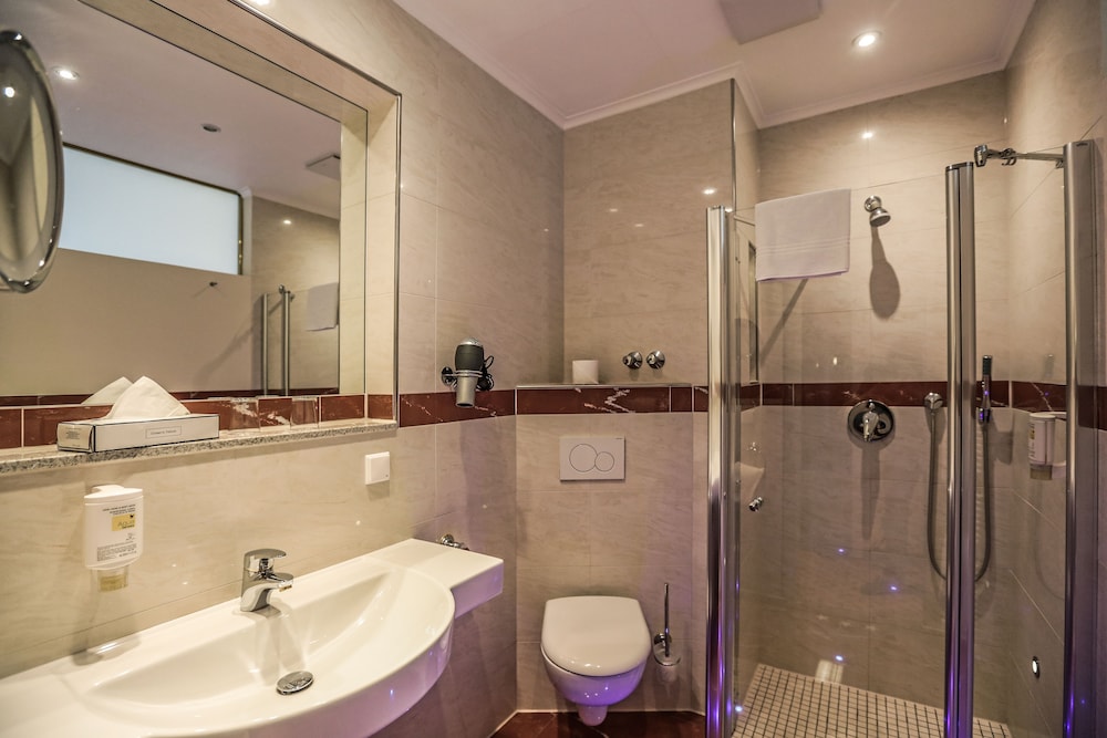 Standard Double Room Single Use photo 3