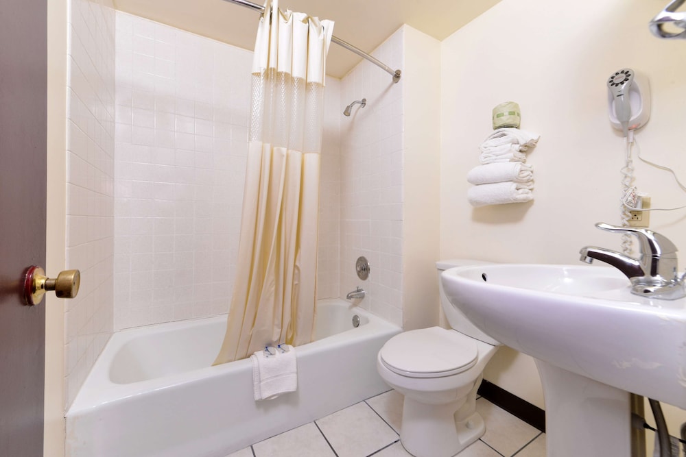 1 King Bed Jacuzzi Non-Smoking - Photo 4