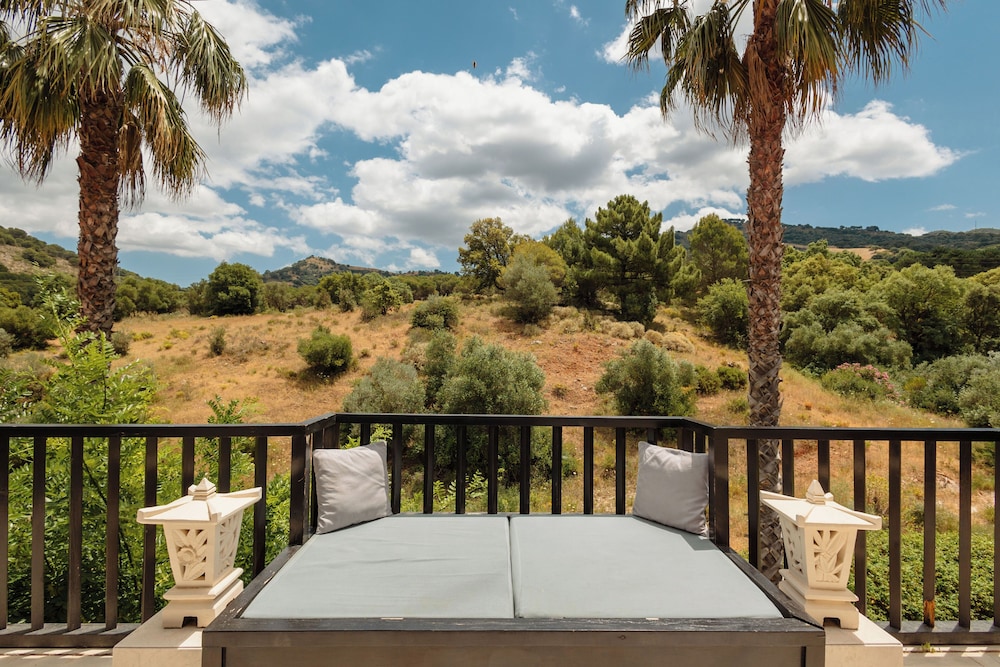 Standard Double Or Twin Room, Mountain View photo 3