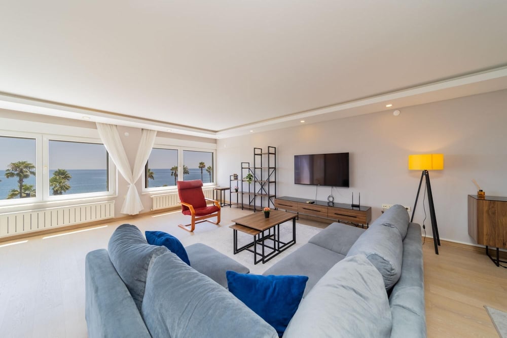 Apartment photo 2