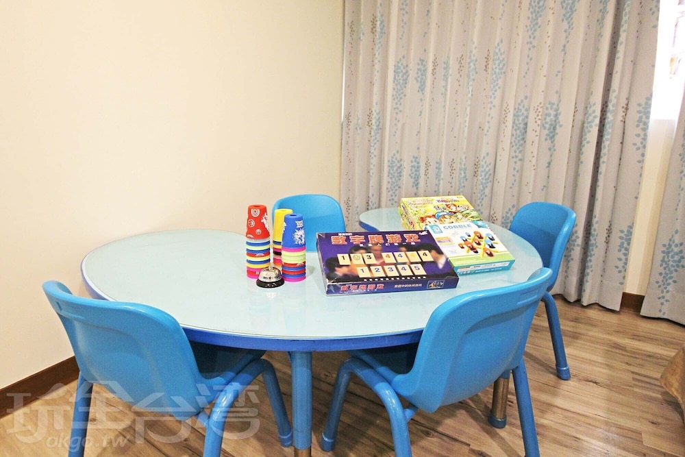 Family Room - Photo 6