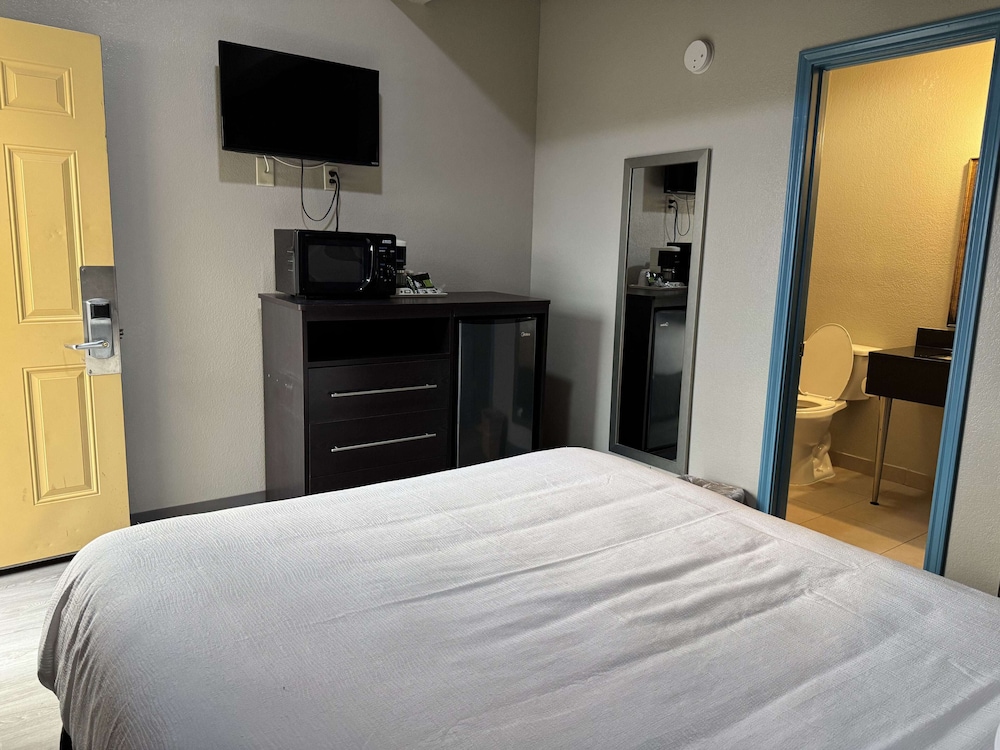 Room, 1 Queen Bed photo 2