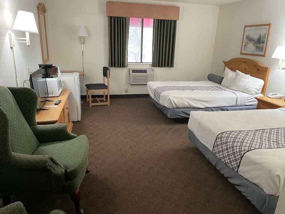 Deluxe Room, 2 Queen Beds, Non Smoking photo 3