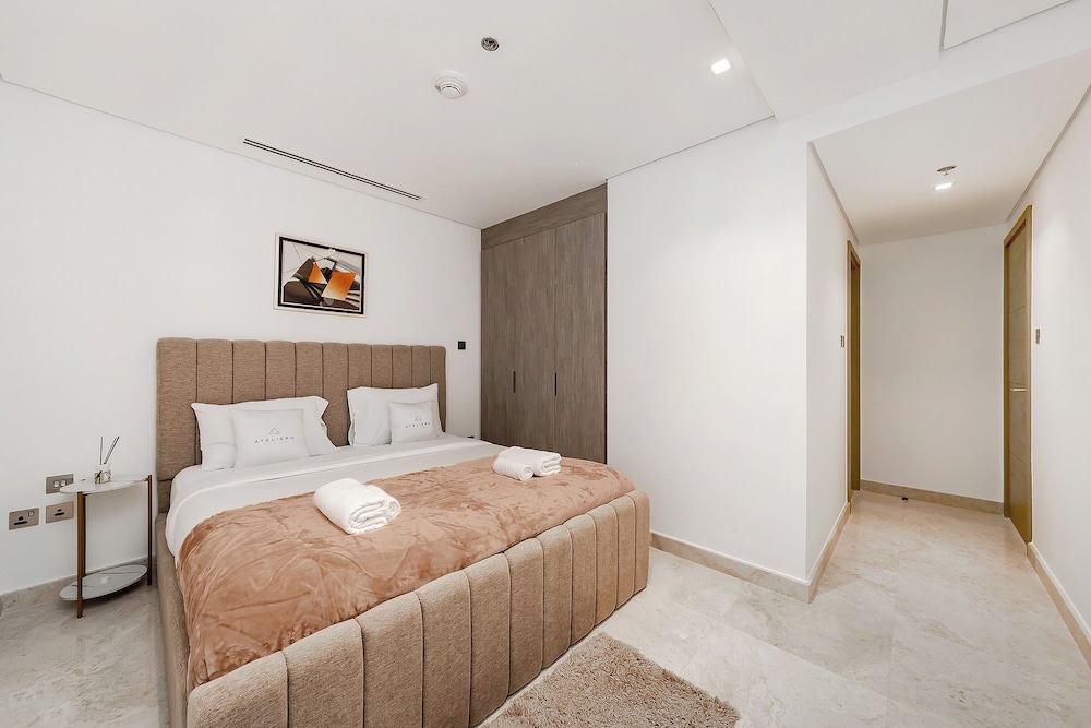 Premier Apartment photo 2
