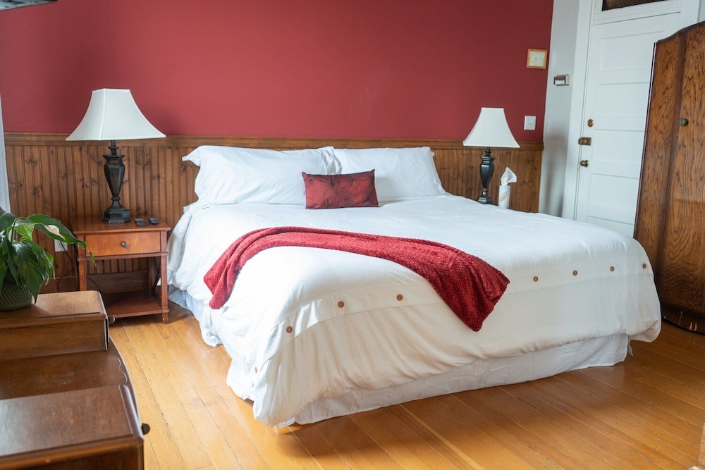 Romantic Suite, 1 King Bed (Antique) photo 3
