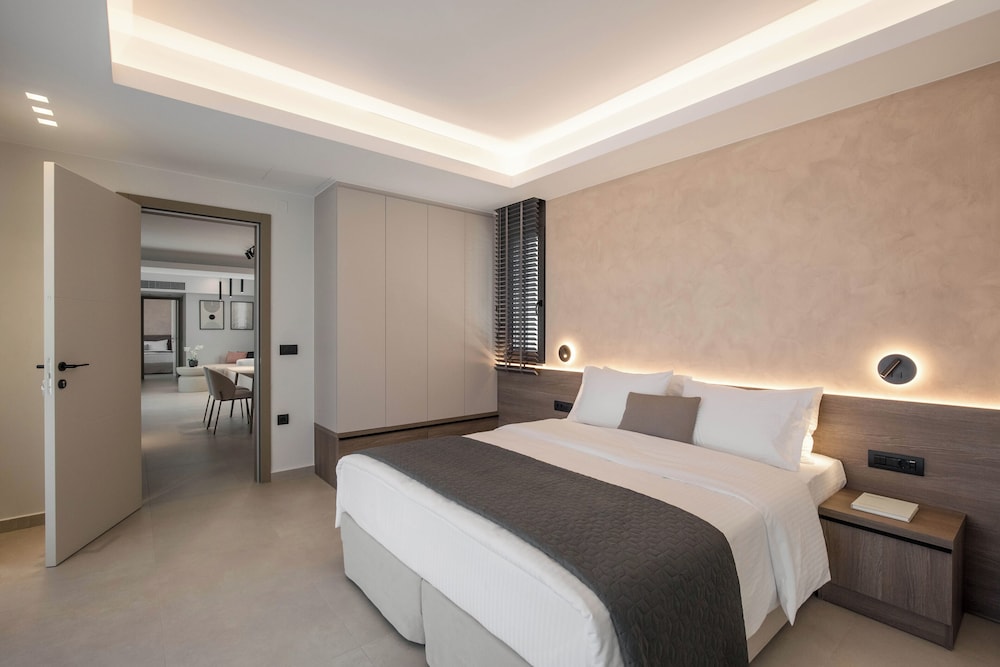 Master Suite with Jetted Tub, Panoramic View
