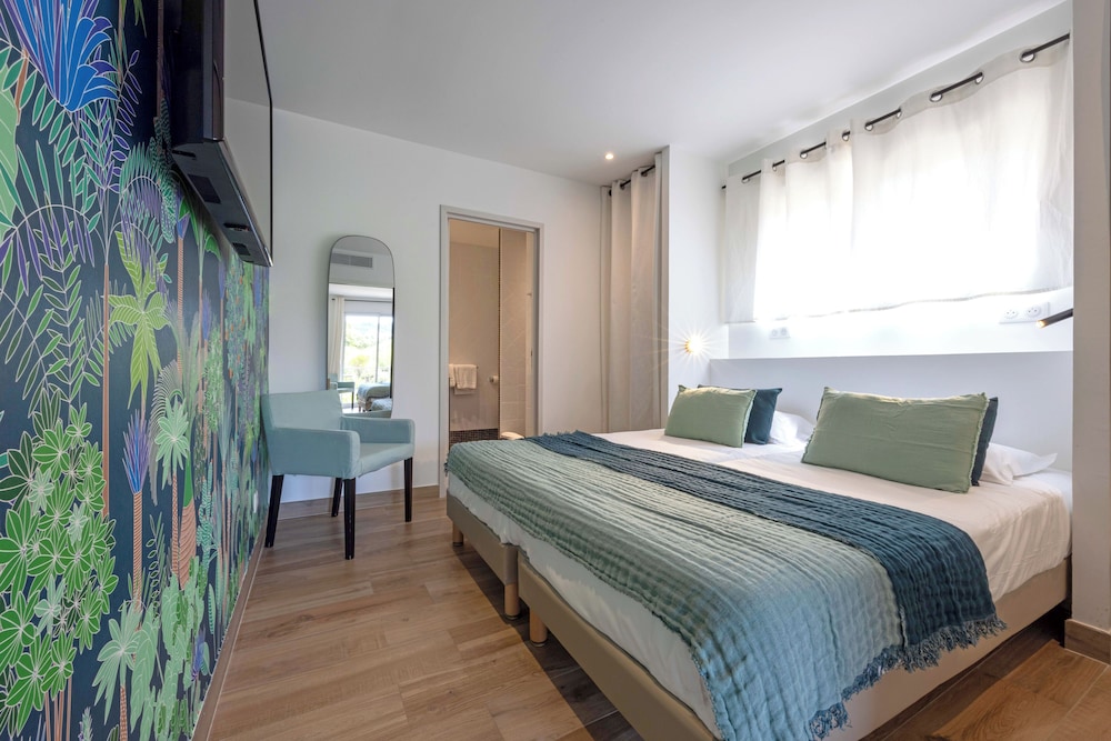 Comfort Quadruple Room, Garden View - Photo 12