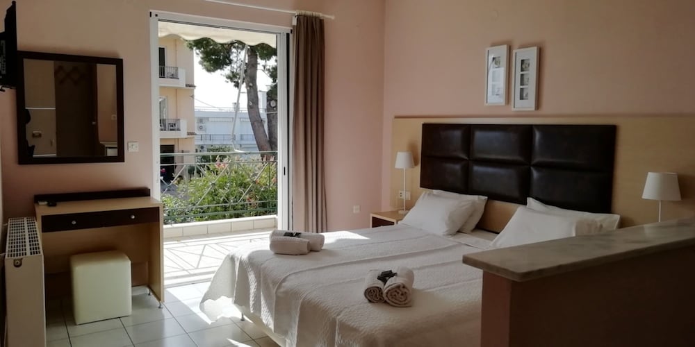 Basic Studio, 1 Double or 2 Twin Beds, City View, Tower photo 1