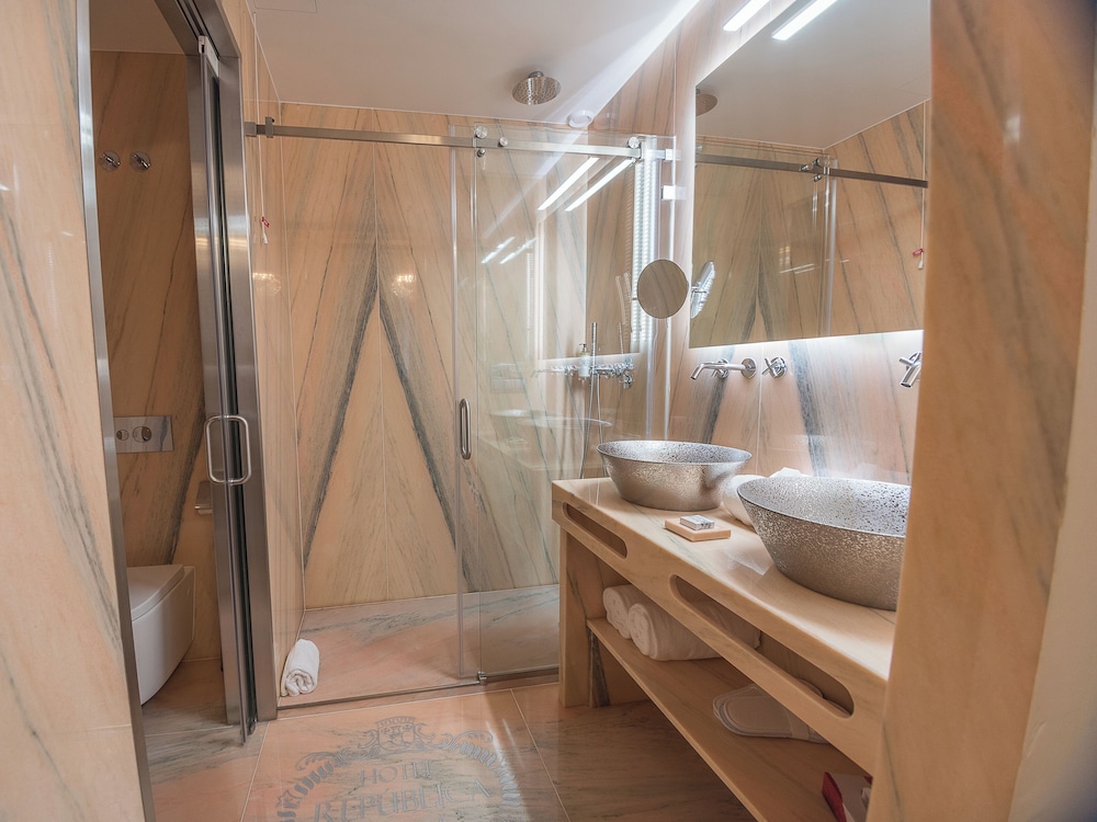 Deluxe Double Room, City View photo 2