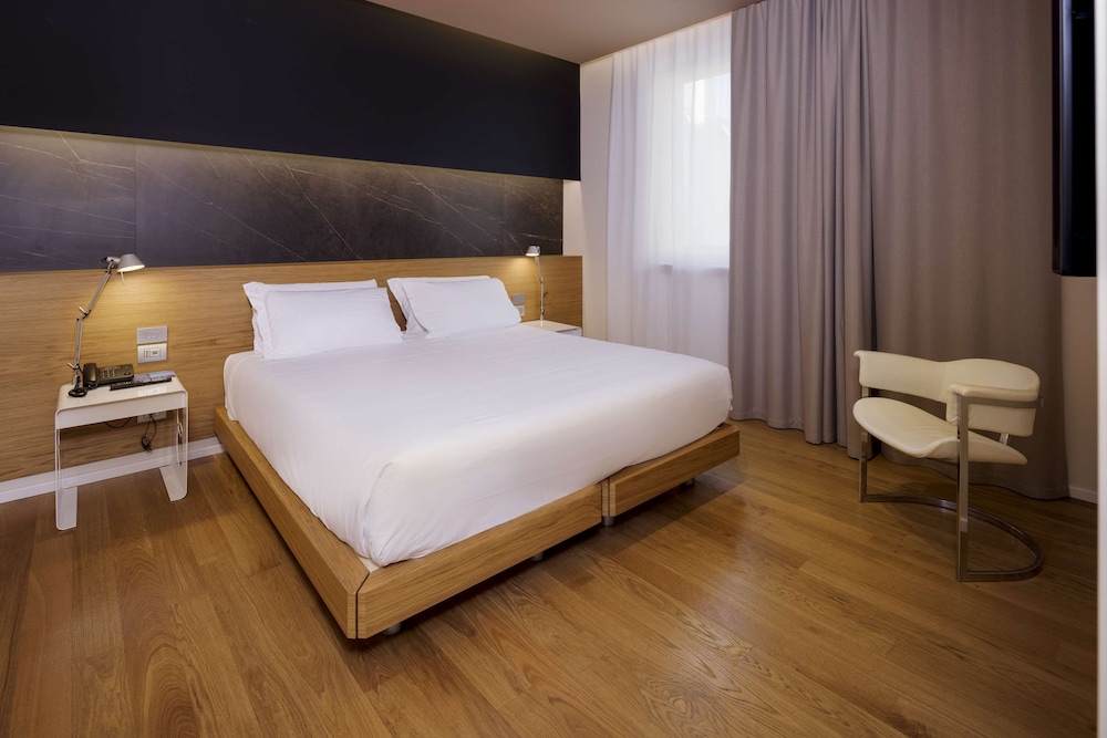 Classic Room, Multiple Beds - Photo 16