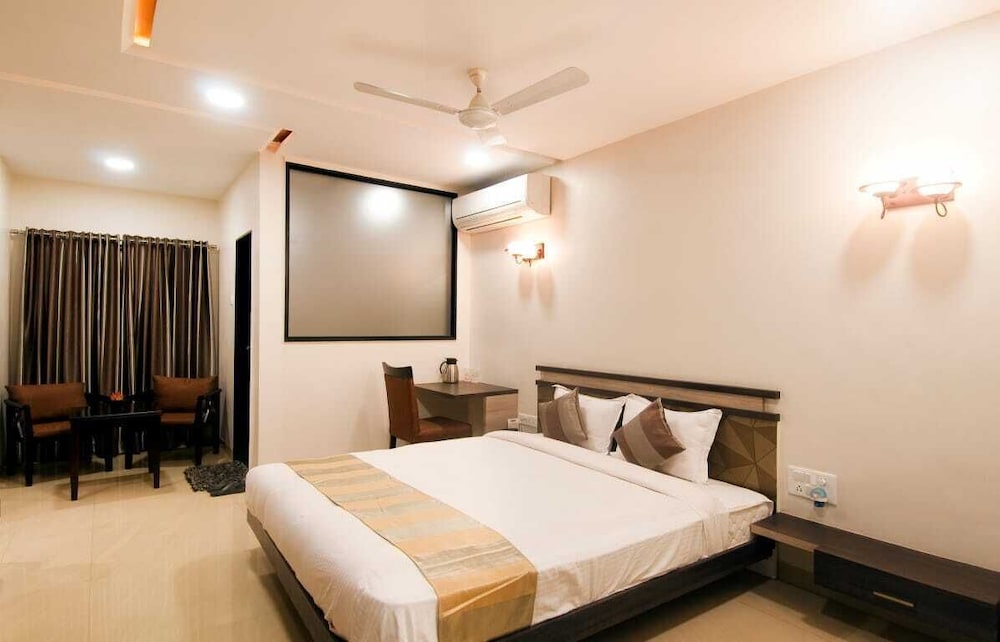Royal Room photo 3