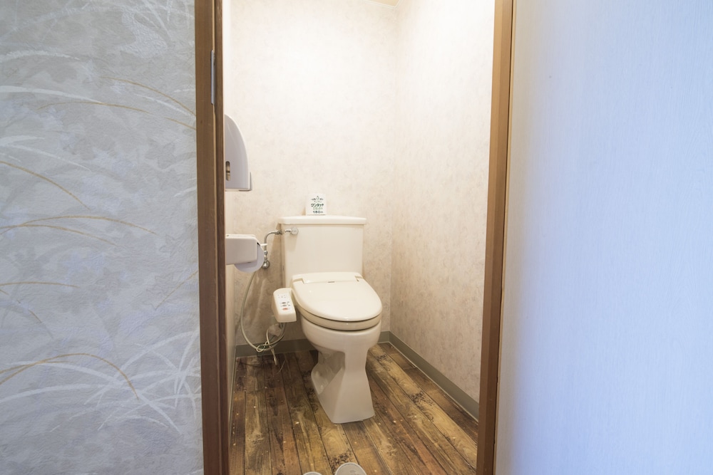 Japanese Style Twin Room, Non Smoking, Shared Bath And Shower, Private Toilet photo 2