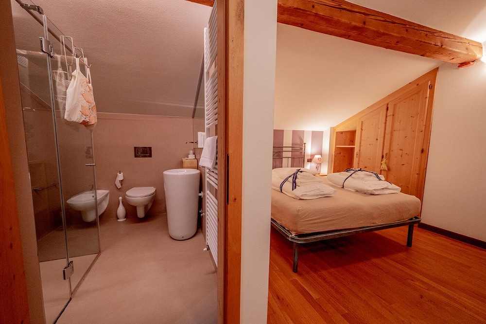 Double Room - Photo 15