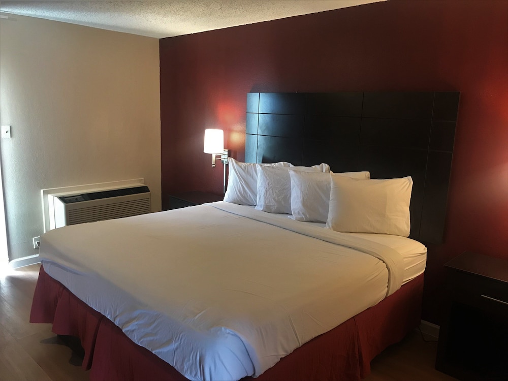 Superior Suite, 1 King Bed, Accessible, Non Smoking - Photo 3