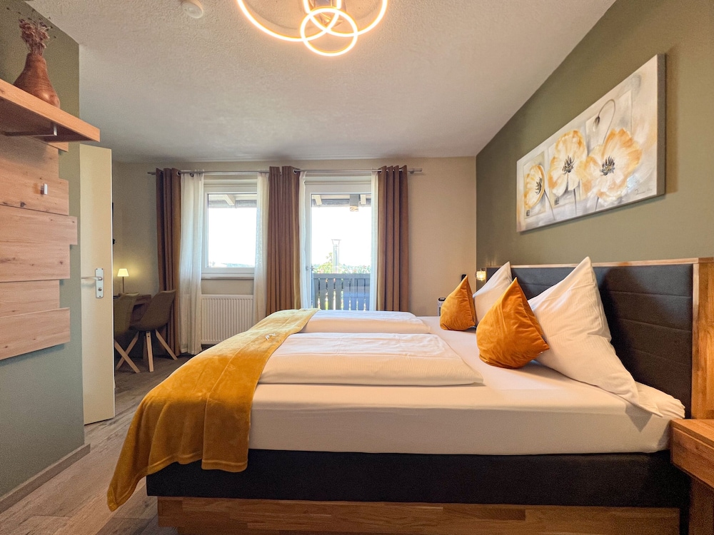 Classic Double Room, Balcony, Lake View photo 3