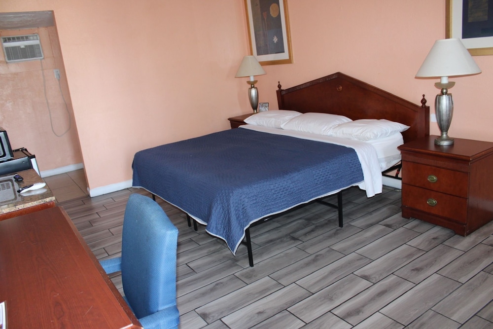 Single Room, 1 King Bed, Non Smoking photo 1