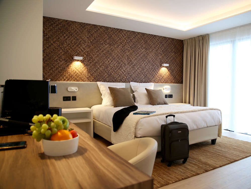 Exclusive Suite, 1 King Bed, Terrace, Golf View - Photo 9