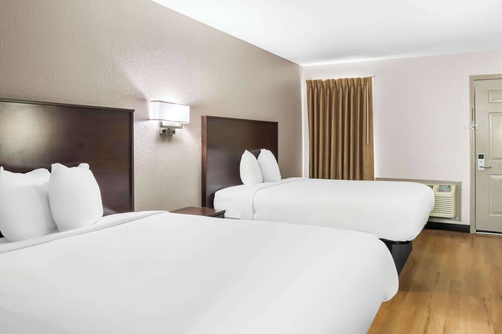 Standard Room, 2 Double Beds, Smoking photo 2
