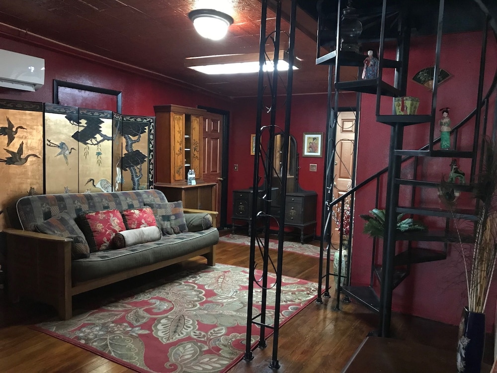 The Black Pearl Suite (3rd Floor) photo 2