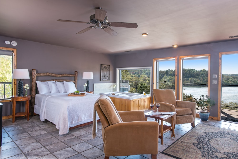 A Private Lakeview Suite