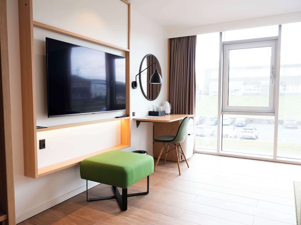 Family Room, 1 King Bed, Accessible (Connecting Rooms) - Photo 3
