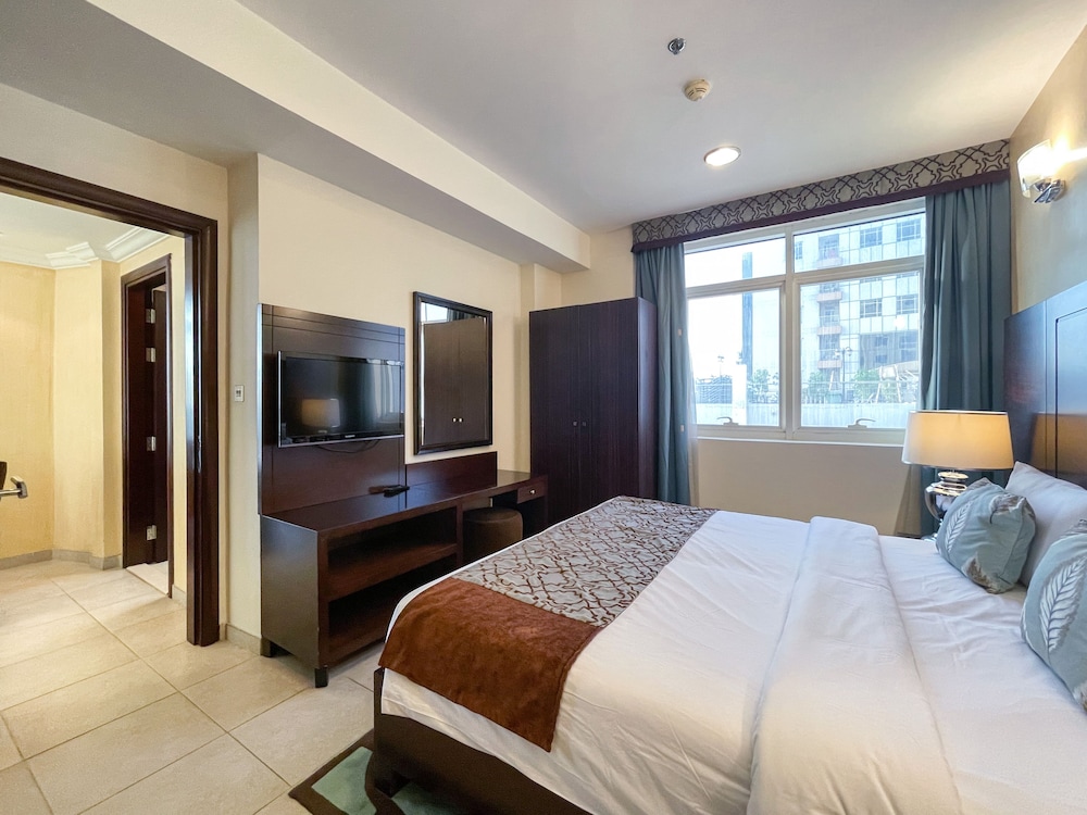 One Bedroom Apartment City View with Balcony photo 3