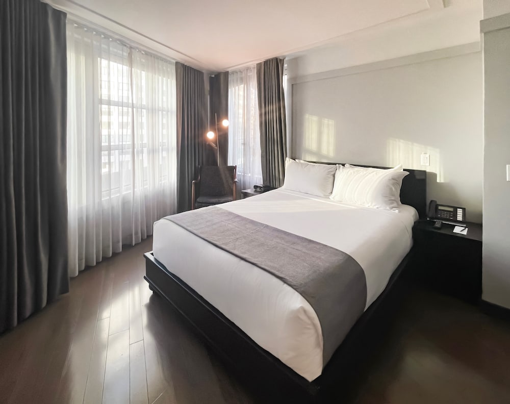 Classic Room, 1 Queen Bed photo 1