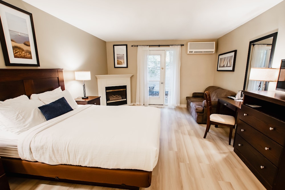 Double Room, 1 Queen Bed with Sofa bed photo 1