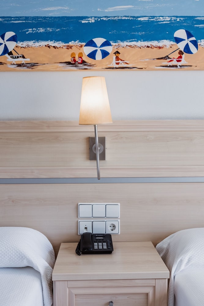 Standard Room, Multiple Beds, Terrace, Sea View photo 2