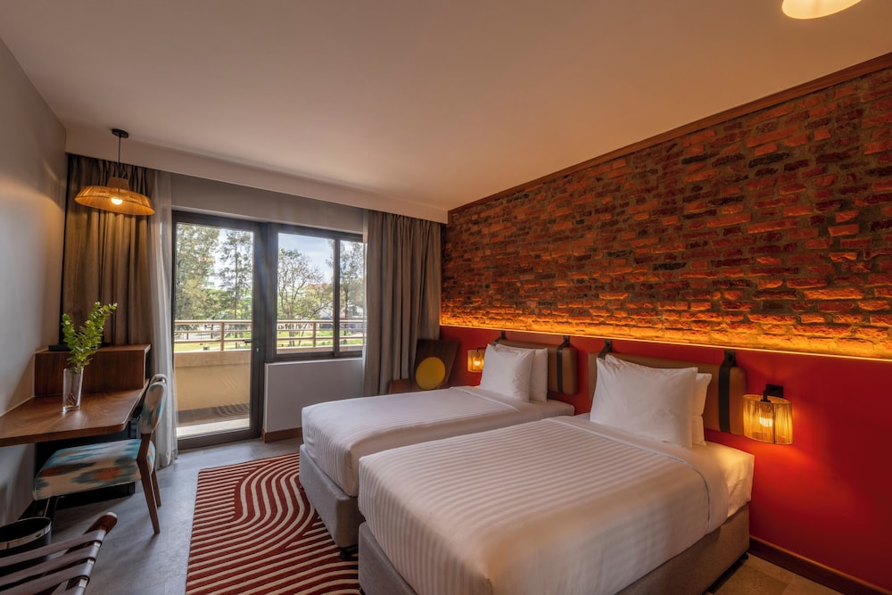 Superior Twin Room, Balcony, City View photo 2
