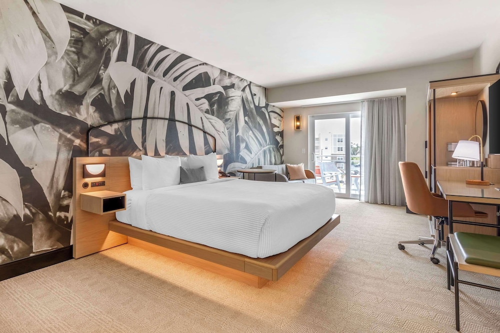 Standard Room, 1 King Bed with Sofa bed, Non Smoking, Balcony (Pool View)