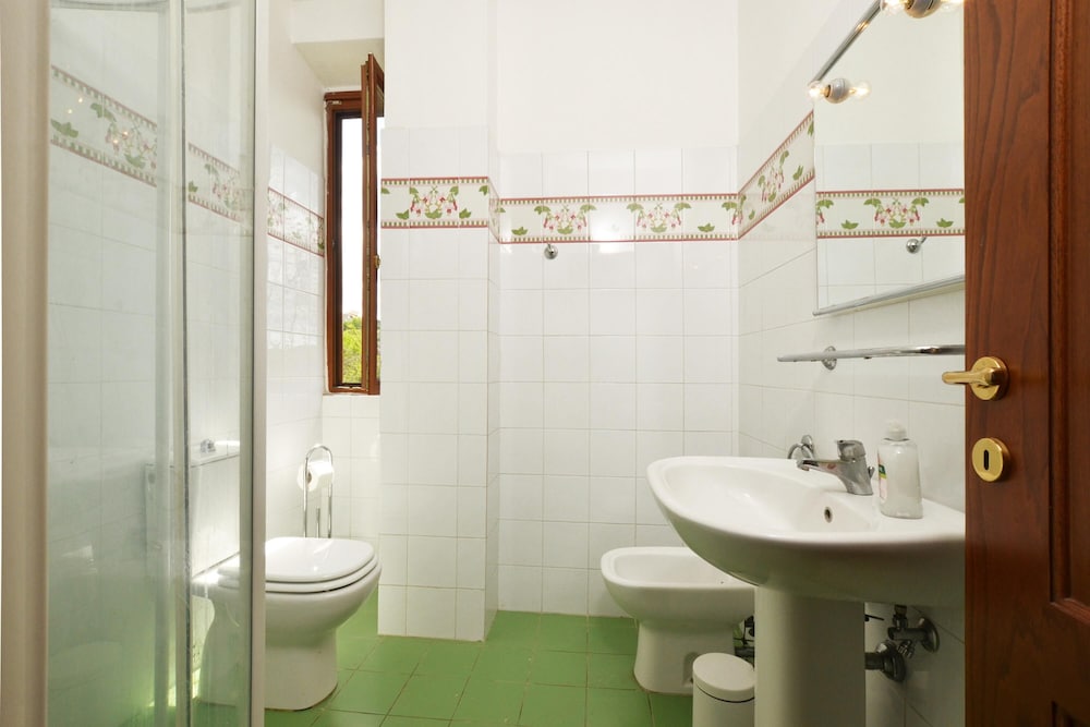 Standard House, Multiple Bedrooms, 2 Bathrooms (Certosa 4) photo 2