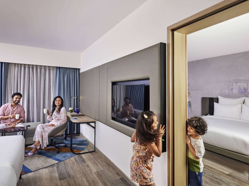 Executive Suite King Bed with Living Room, Airport View with Cocktail Hours & Short Eats,20% On F&B