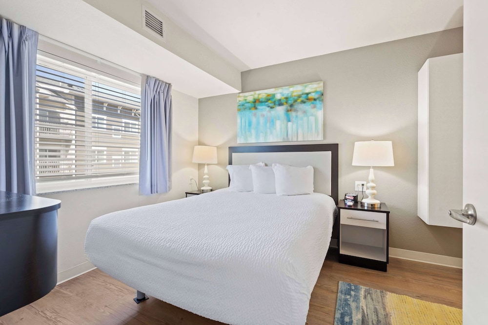 Suite, 2 Bedrooms, Accessible (Hearing) - Photo 2