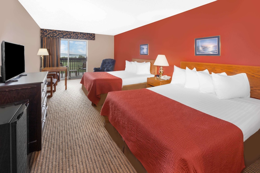 Studio Suite, 2 Queen Beds, Non Smoking, Lake View - Photo 2