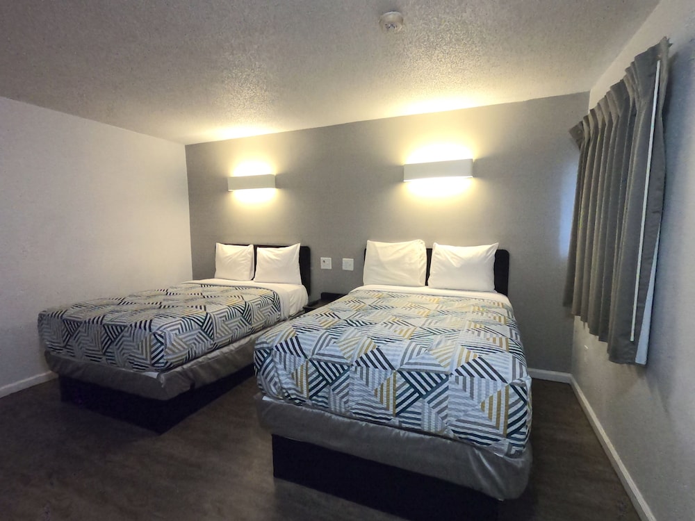 Standard Room, 2 Double Beds, Non Smoking - Photo 2