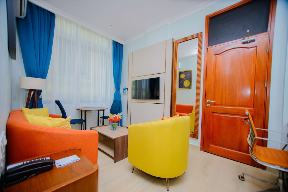 Junior Suite, 1 Queen Bed, Non Smoking - Photo 1