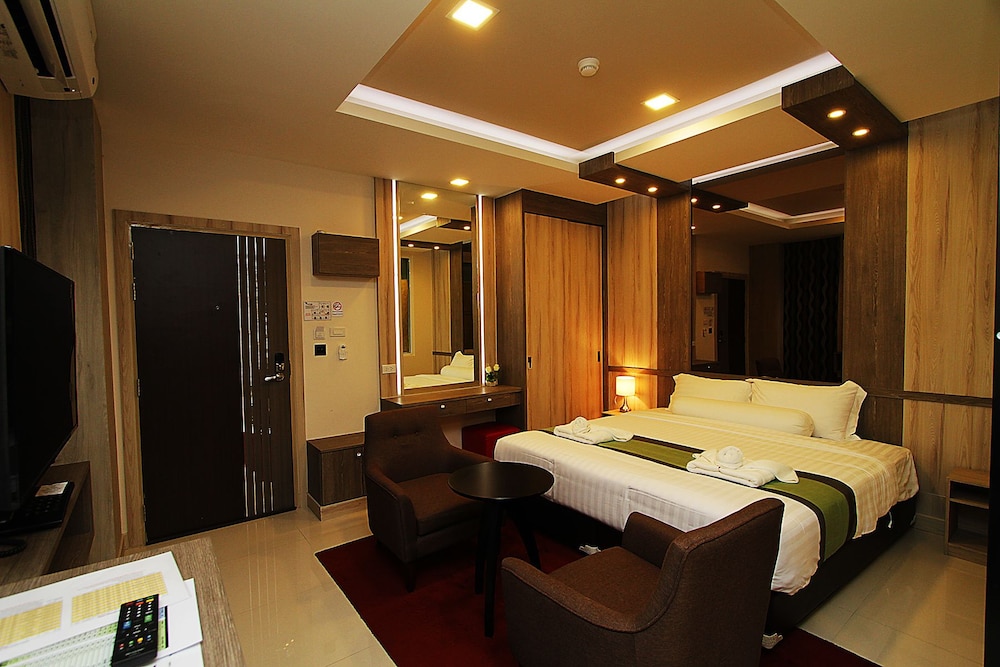 Superior Plus King Room (B-Building)