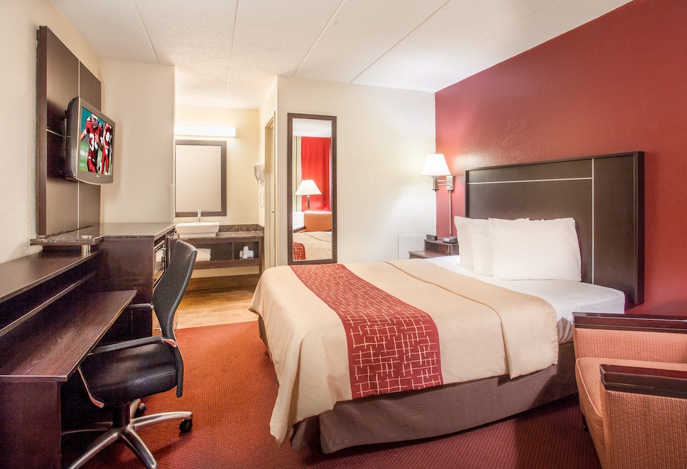 Superior Room, 1 King Bed, Accessible, Non Smoking - Photo 1