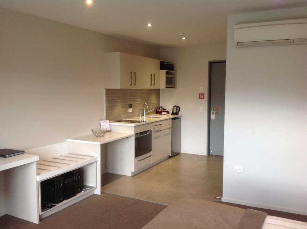 Wheelchair Accessible Studio Unit photo 3