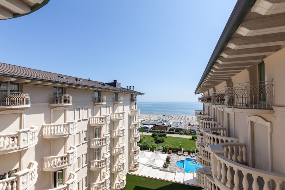 Deluxe Room, Sea View - Photo 7