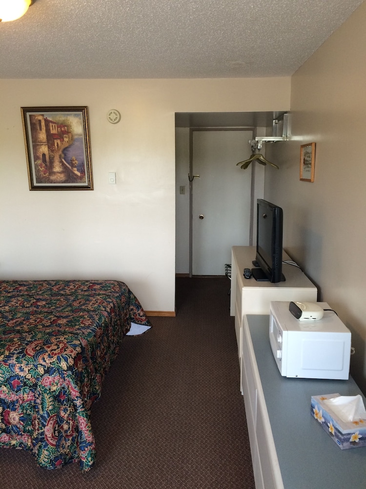 Standard Room, 1 Queen Bed photo 2